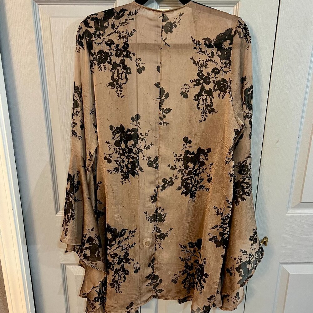 Kimono Style Wrap/Topper by Easel Las Angeles - Picture 2 of 6